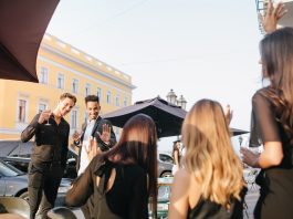 Luxul modern înseamnă mai mult decât mașini și vacanțe! E despre acces, oportunități și medii exclusiviste